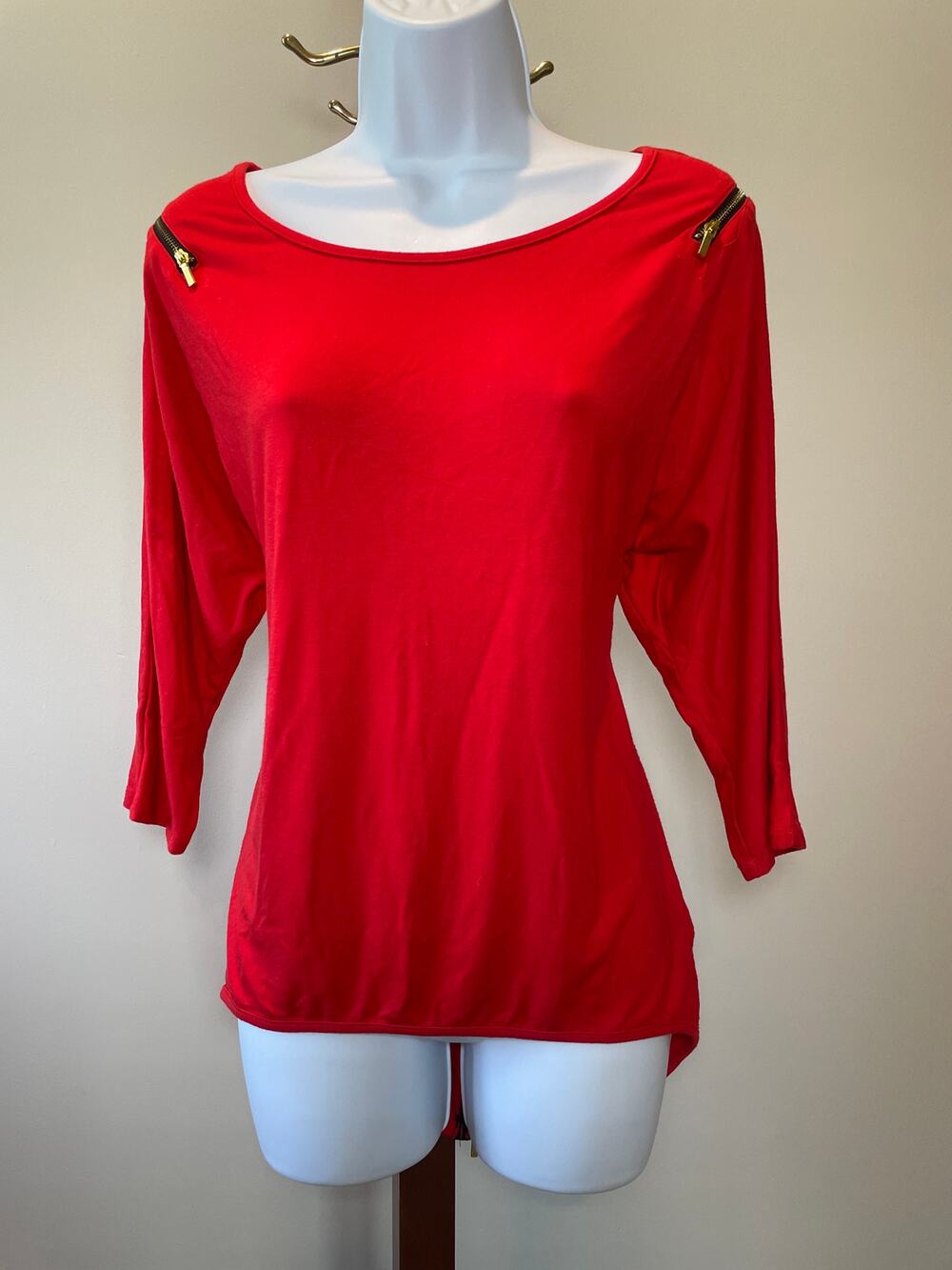 Bebe Red Top Gold‑Zipper Detail Handkerchief‑Hem